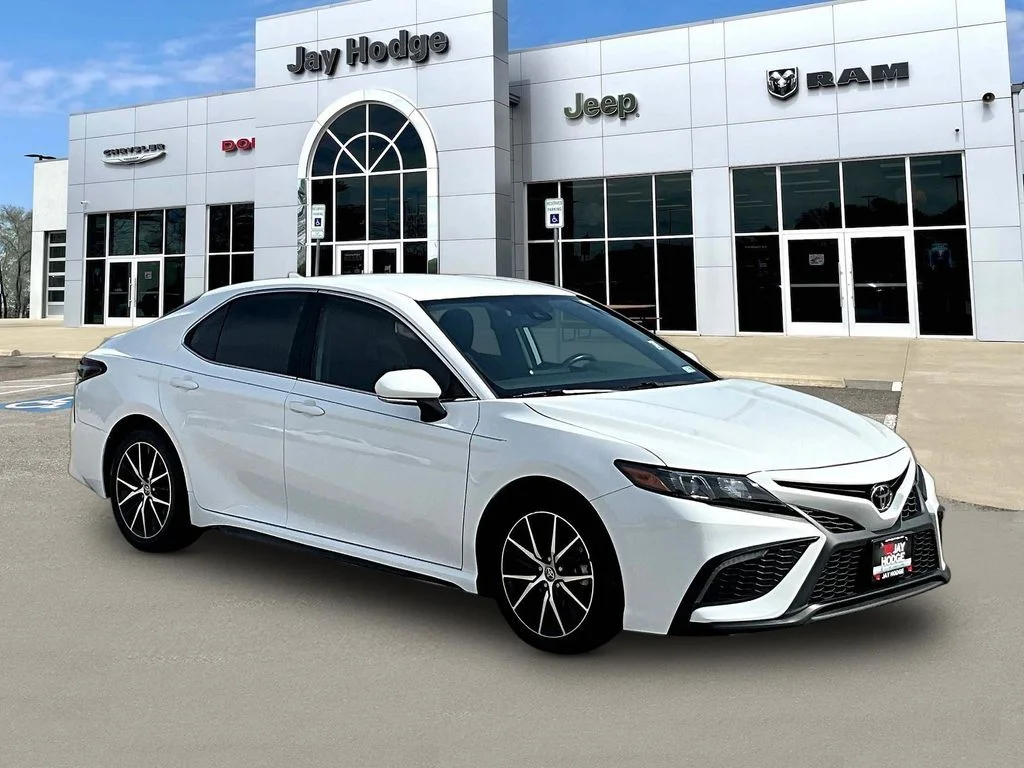 Used 2022 White Toyota SE Nightshade image 1