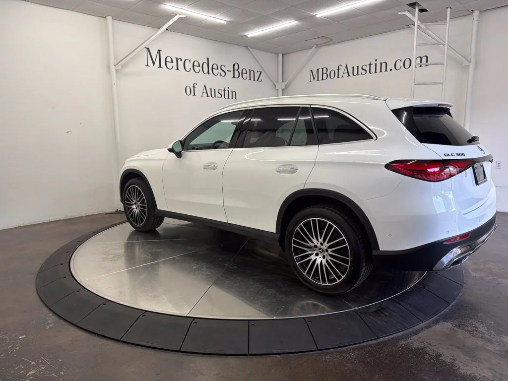 New 2027 White Mercedes-Benz GLC 300 image 5