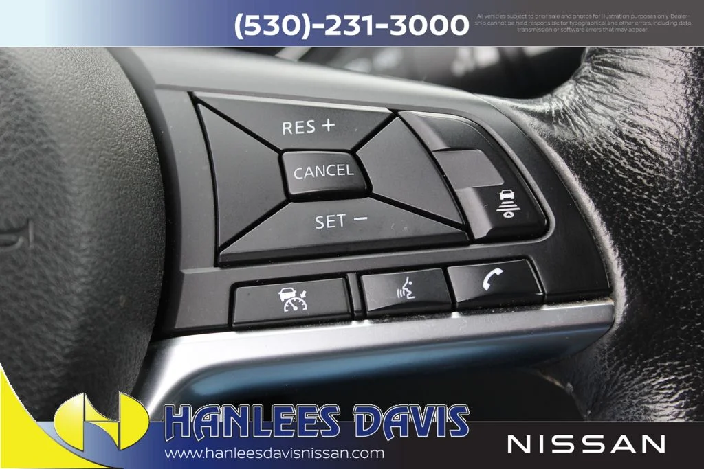 Used 2018 Silver Nissan SL image 28