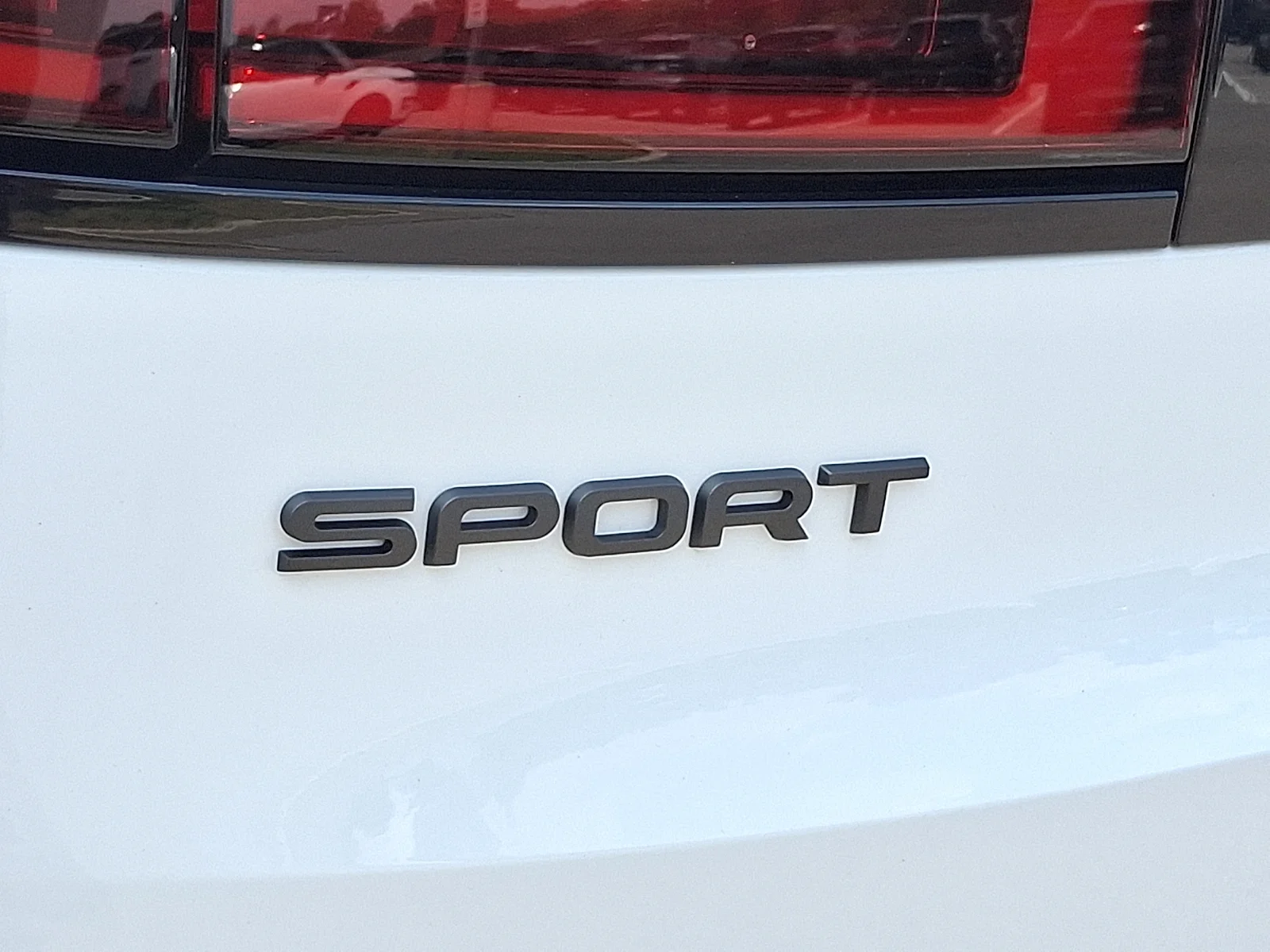 New 2026 Fuji White Land Rover P400 Dynamic SE image 23