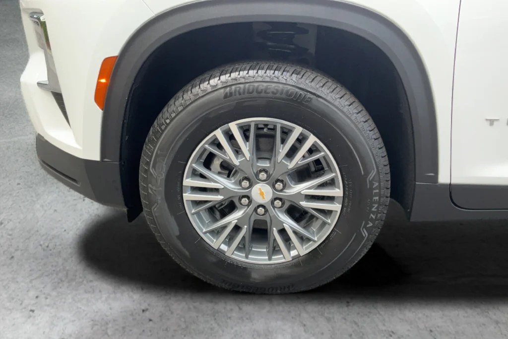 2027 Chevrolet Traverse LT - Photo 21