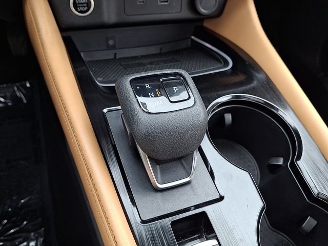 Used 2023 White Nissan Platinum image 15