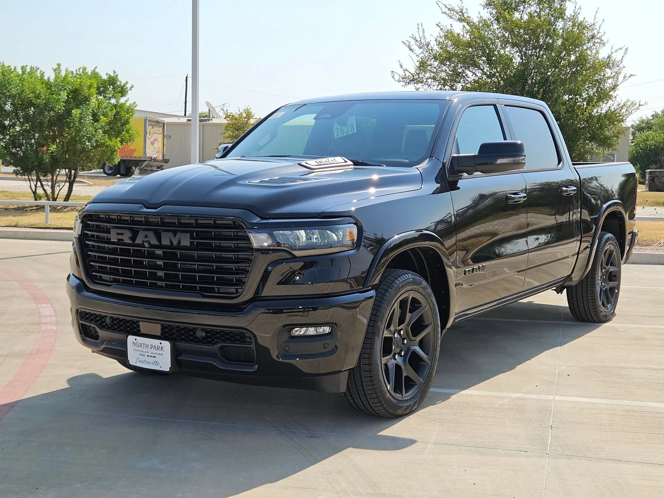 New 2027 Diamond Black Crystal Pearl-Coat Exterior Paint RAM Laramie image 7