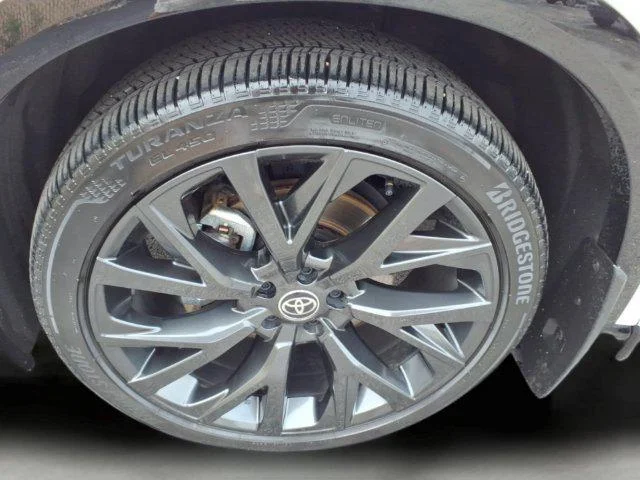 Certified Used 2025 OXYGEN WHITE Toyota  image 8
