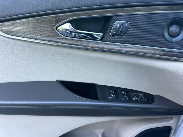 Used 2019 White Lincoln Reserve image 10