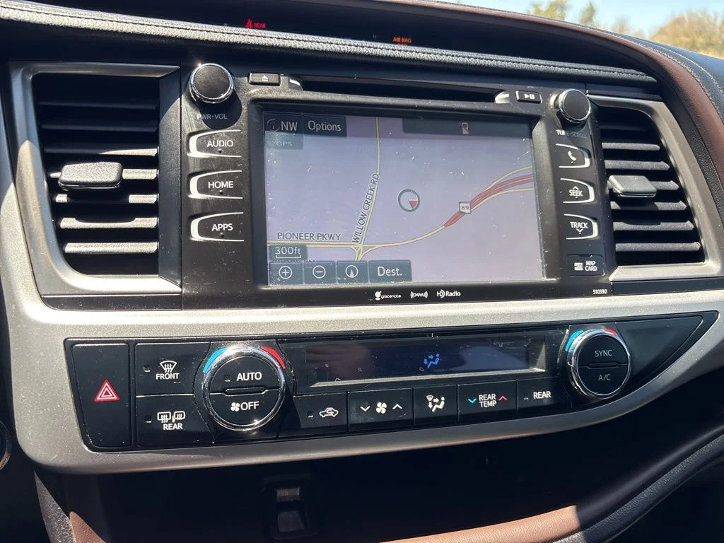 Used 2019 Silver Toyota XLE image 20