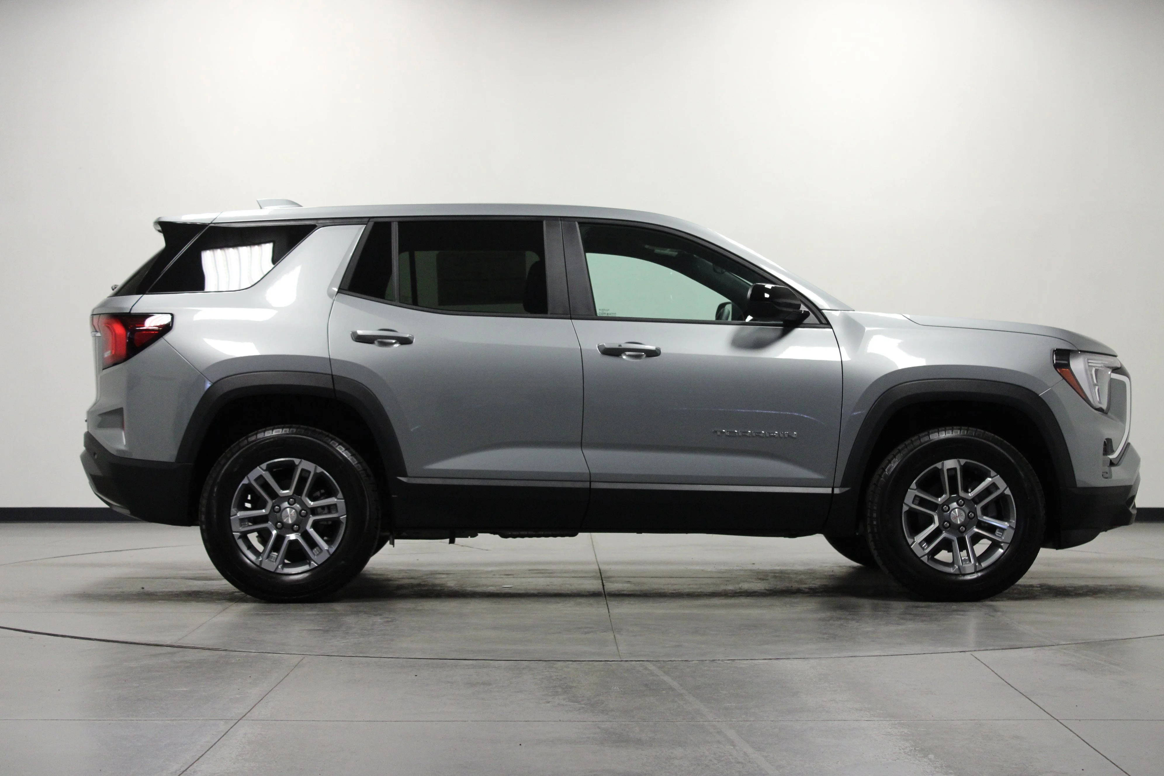 New 2027 Sterling Metallic GMC AWD Elevation image 3