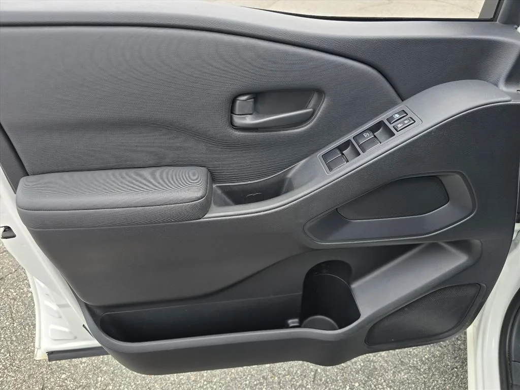 Used 2022 White Nissan S image 9