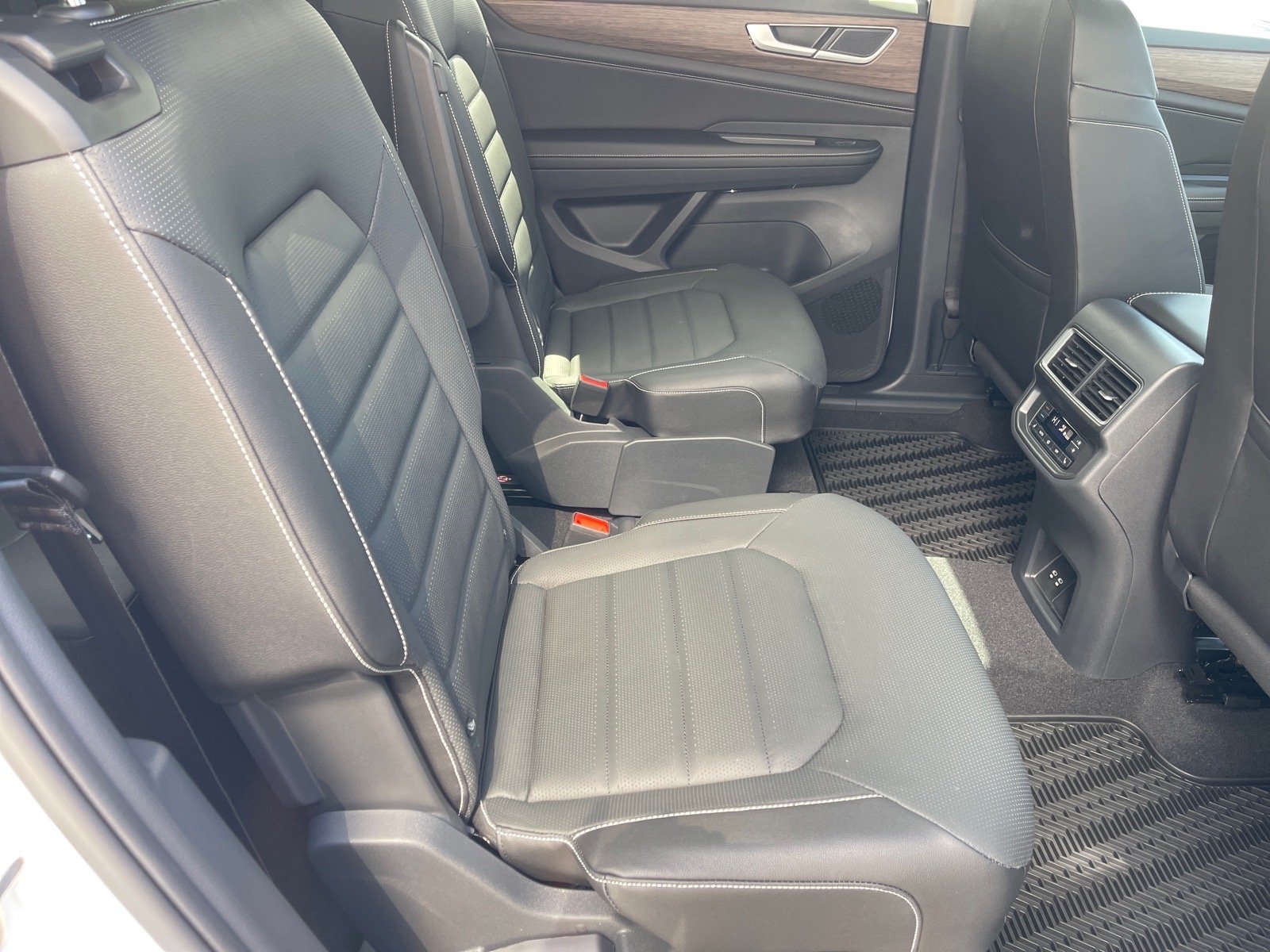 2026 Volkswagen Atlas SEL - Photo 17