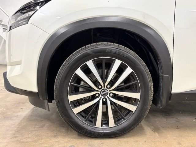 Used 2023 White Nissan Platinum image 10