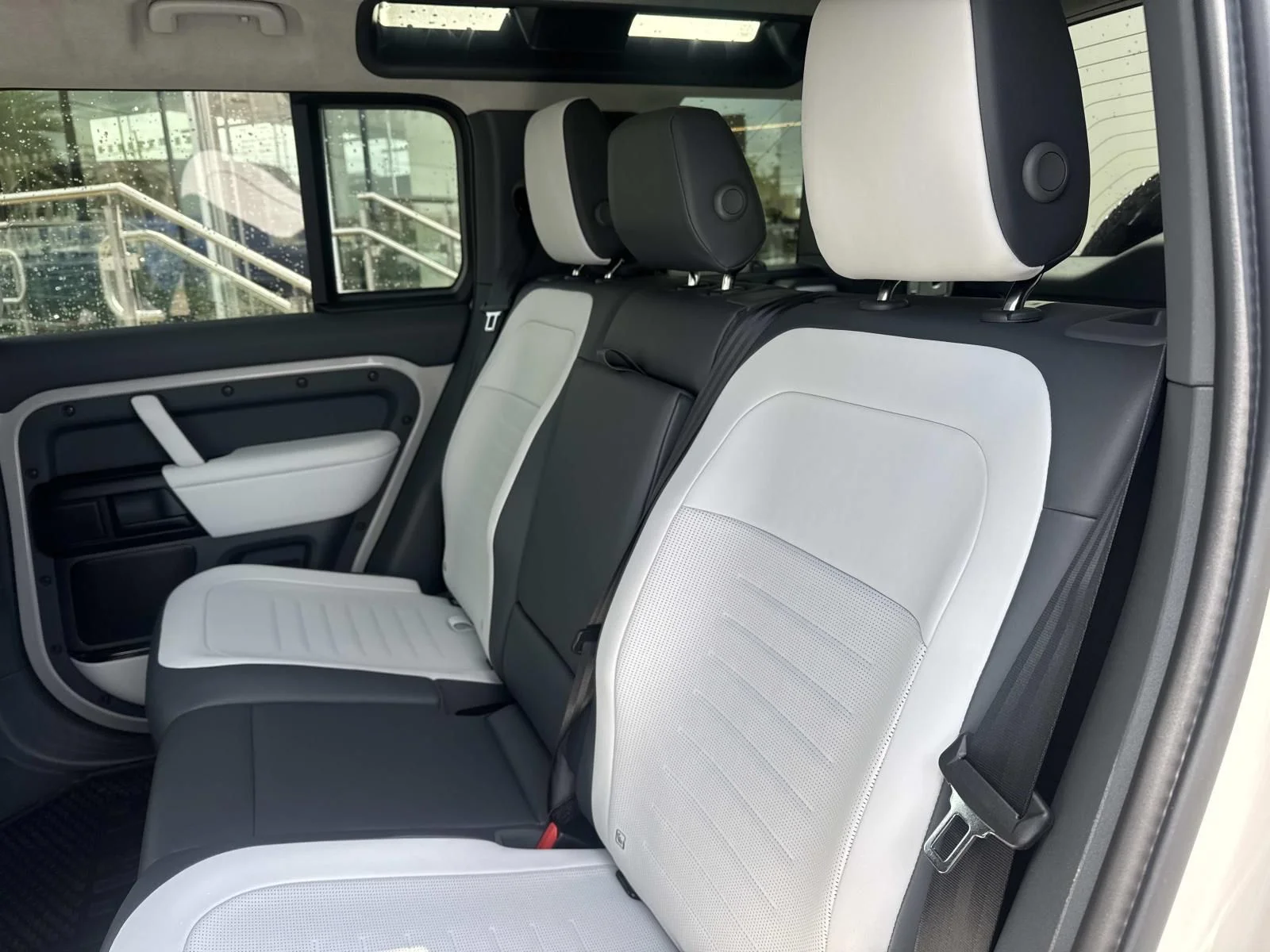 New 2026 Borasco Grey Land Rover OCTA image 8