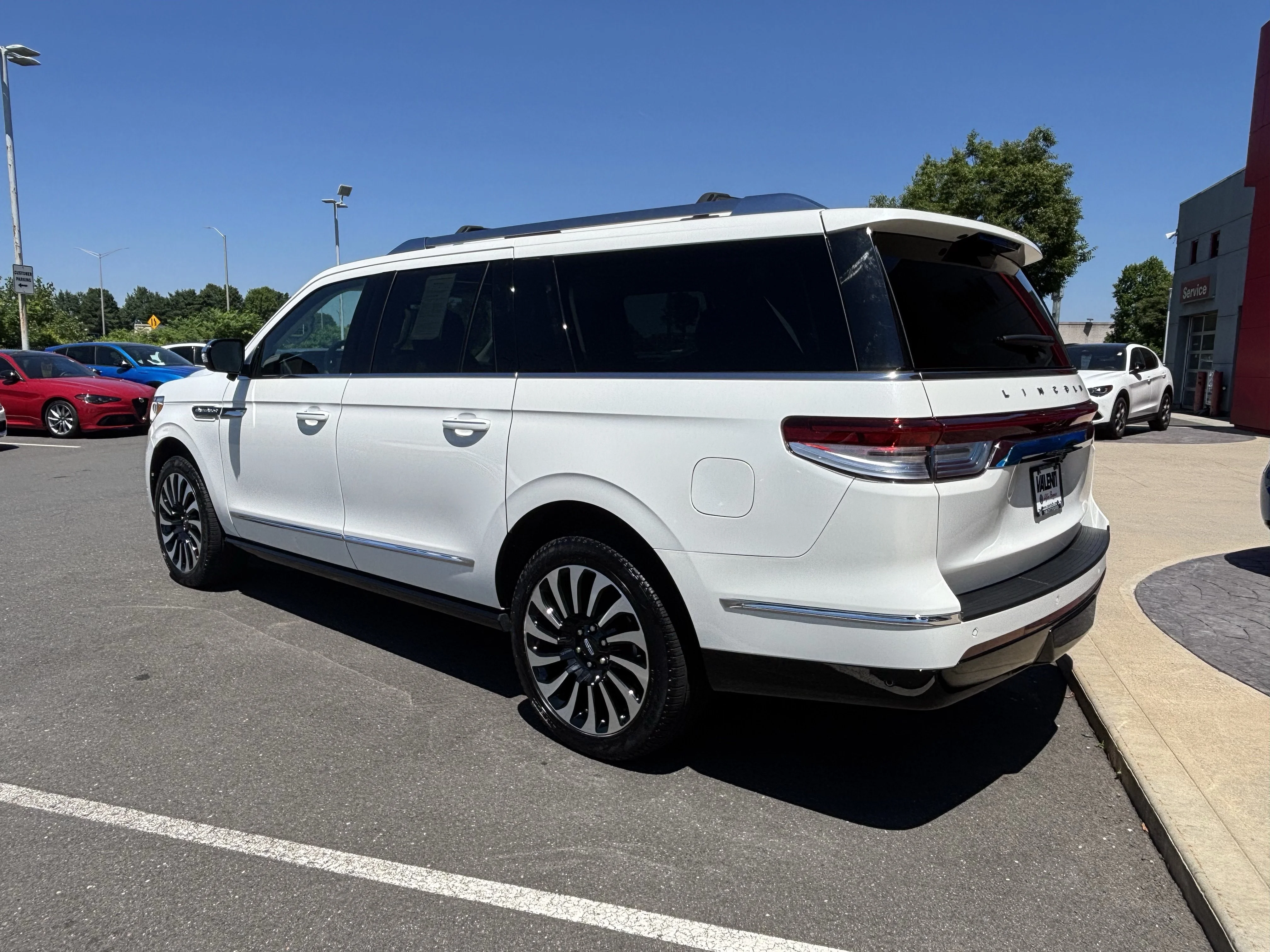 Used 2023 Pristine White Metallic Tri-Coat Lincoln Black Label image 5