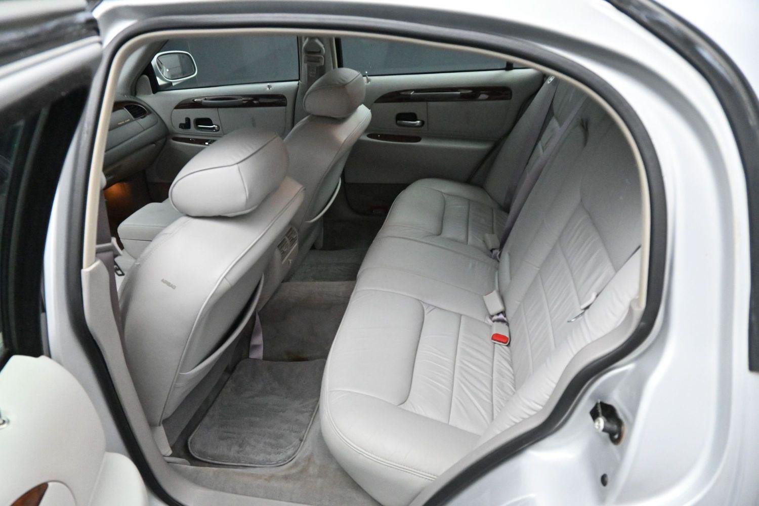 Used 2000  Lincoln Executive image 23