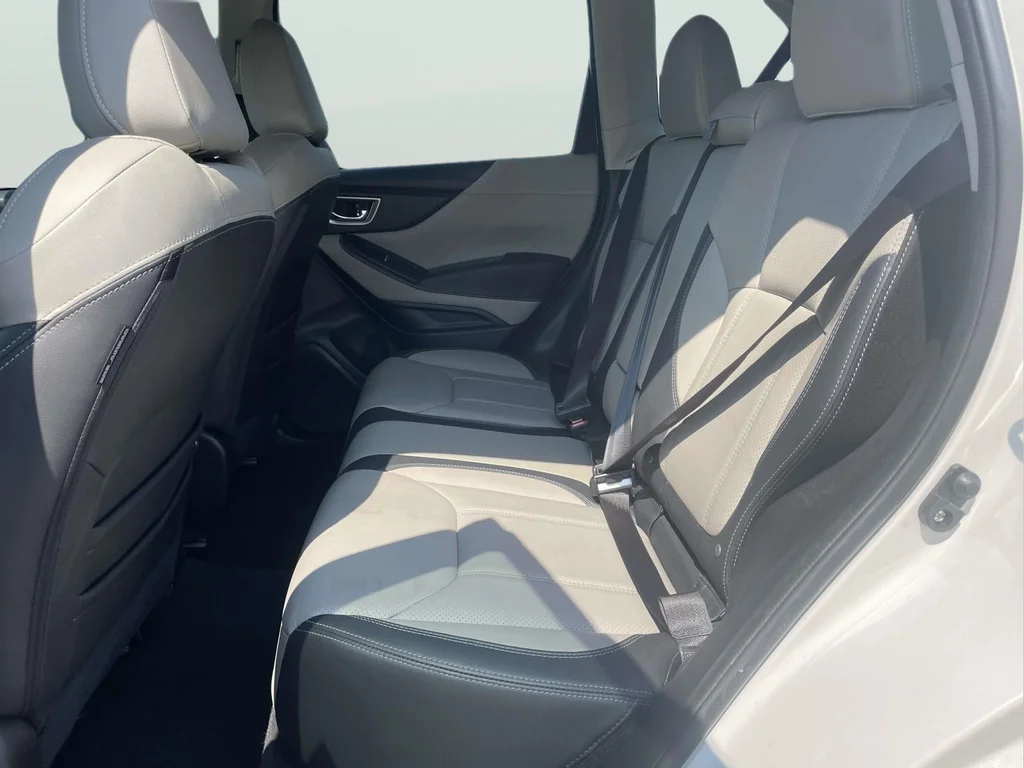 Used 2023 Crystal White Pearl Subaru Limited image 9