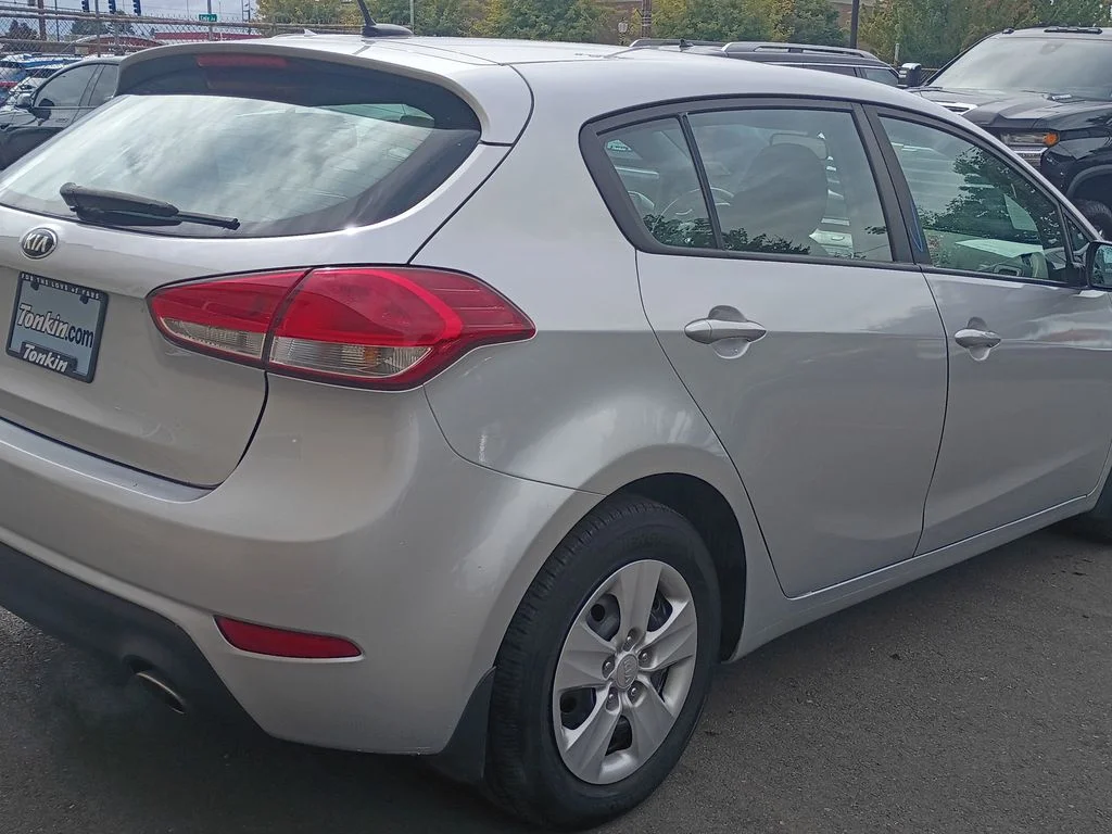 Used 2017 Silky Silver Kia LX image 4