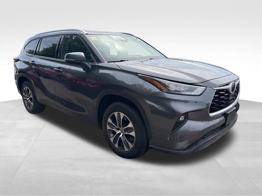 Used 2020 Gray Toyota XLE image 10
