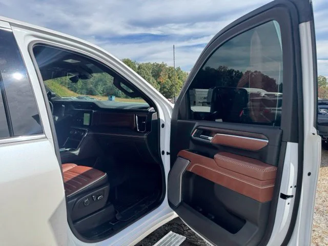 Used 2025 White GMC Denali Ultimate image 22