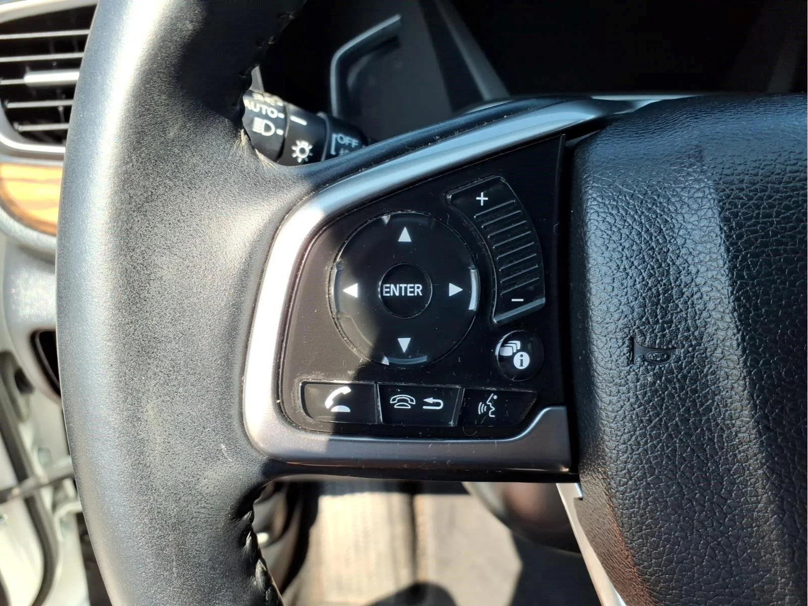 Used 2017 White Diamond Pearl Honda EX-L image 22