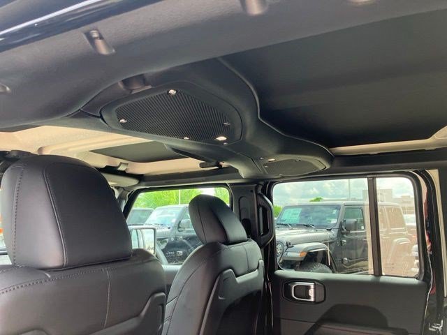 New 2026 Black Clear-Coat Exterior Paint Jeep Rubicon image 24