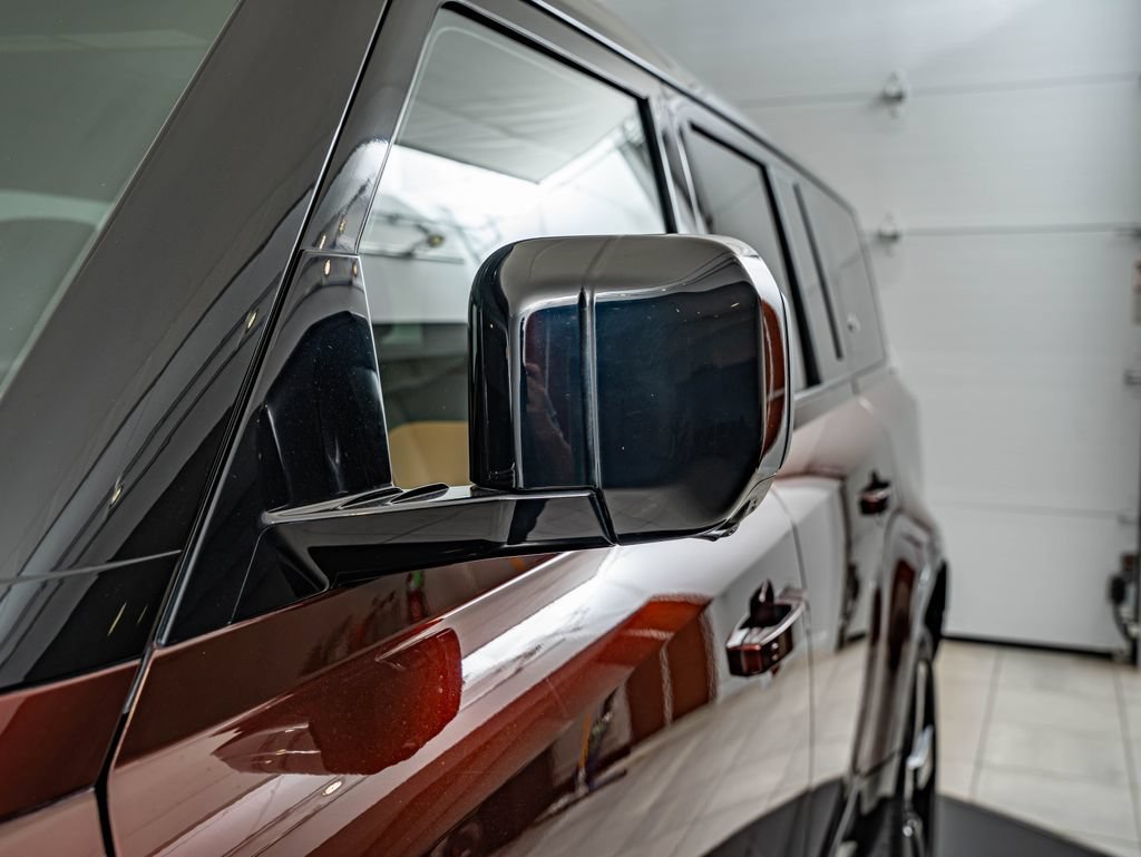 Used 2024 Sedona Red Land Rover X-Dynamic SE image 9