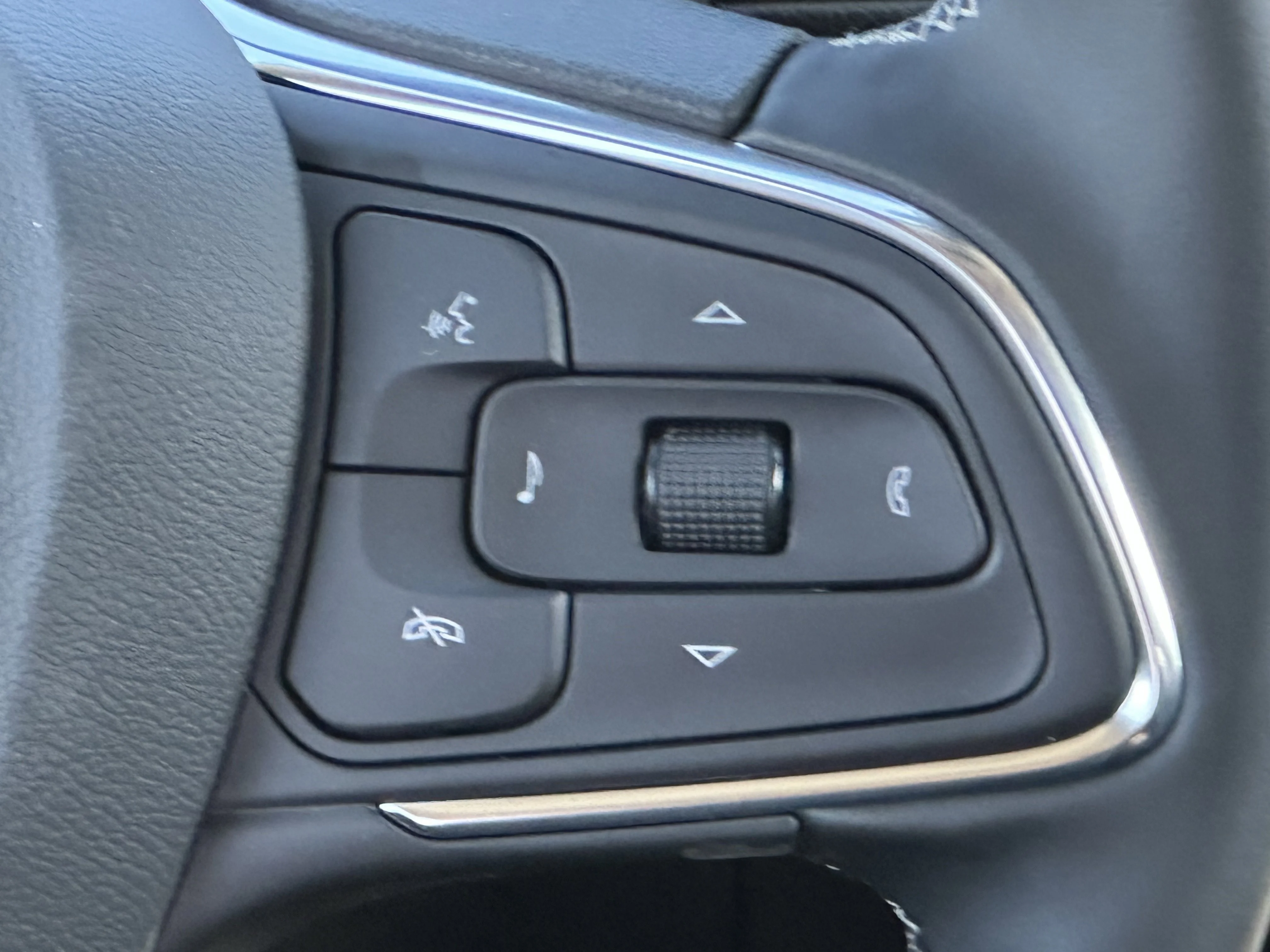 New 2026 White Frost Tricoat Buick Avenir image 13