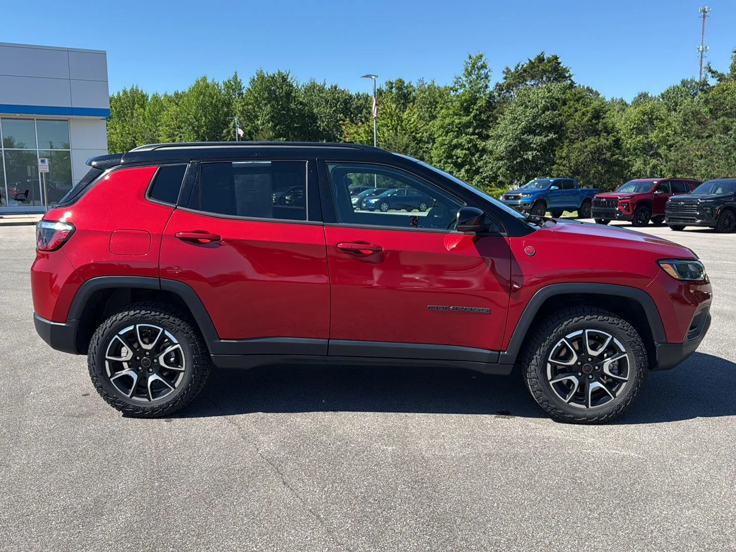 Used 2025 Red Hot Pearlcoat Jeep Trailhawk image 19