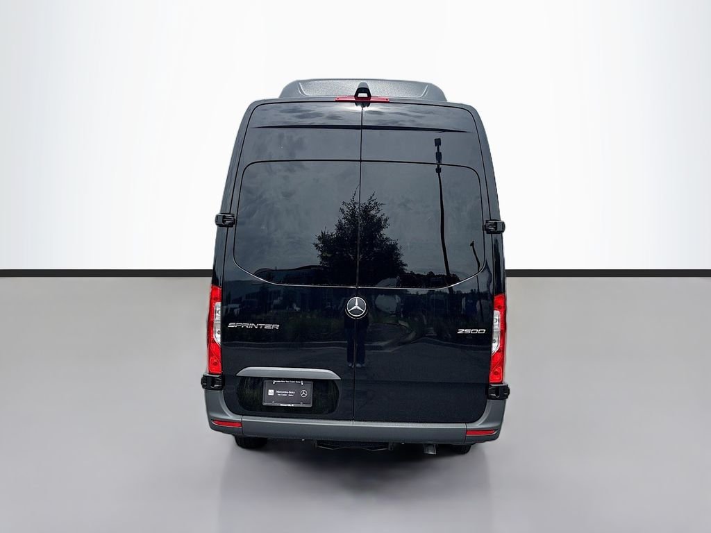 New 2026  Mercedes-Benz Passenger 170 WB image 4