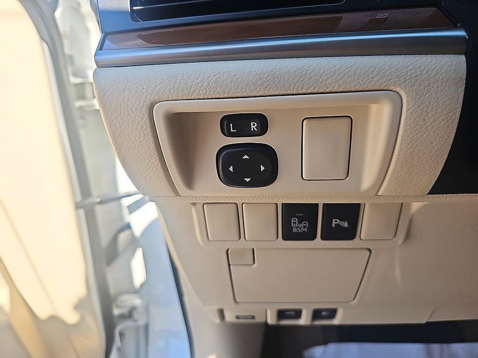 Used 2015 Starfire Pearl Lexus Hybrid image 13