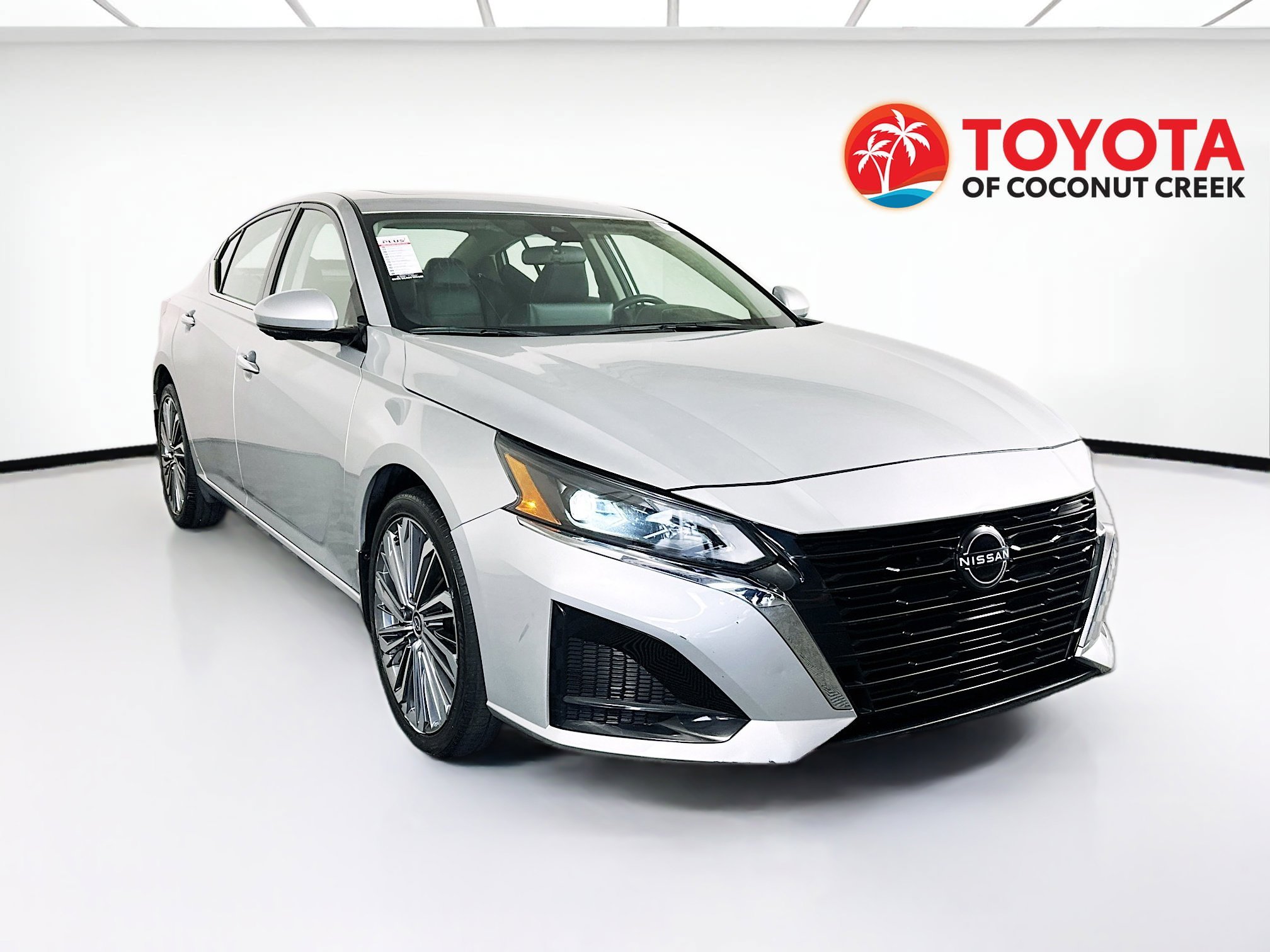 2024 Nissan Altima thumbnail 3