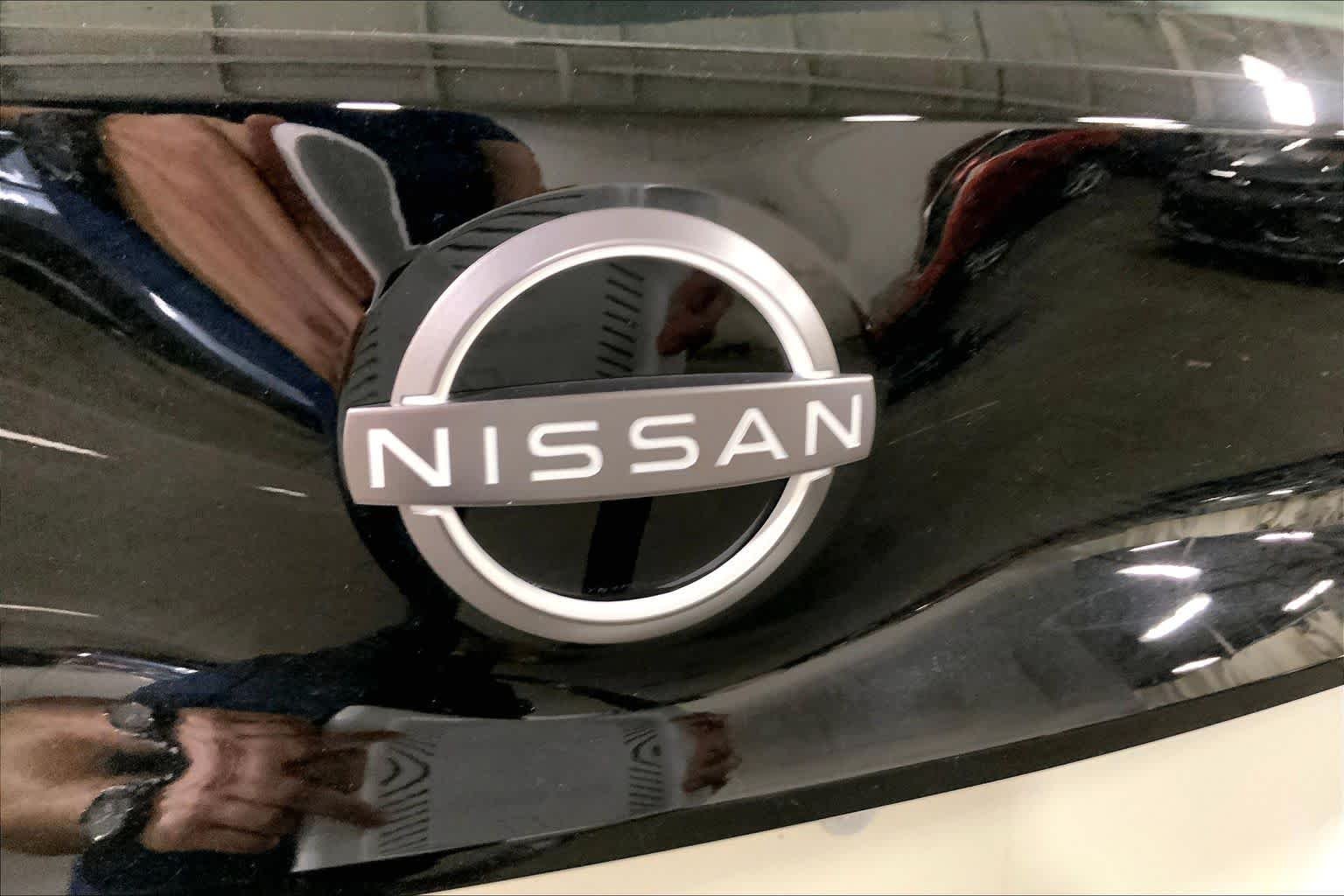 Used 2024 Super Black/Pearl White Nissan SV PLUS image 9
