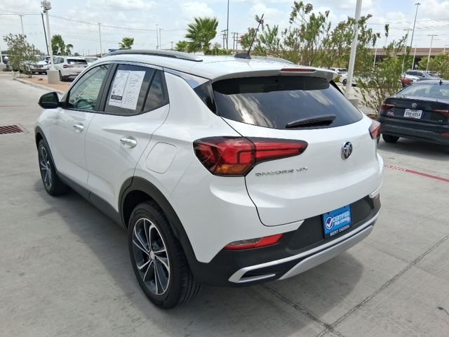Used 2022 White Buick Select image 4