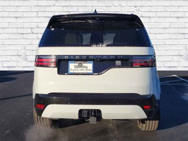 Used 2025 White Land Rover Dynamic se image 5