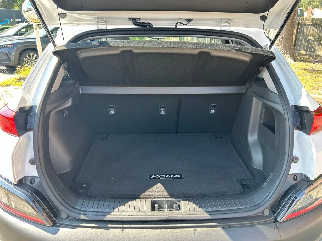 Used 2023 White Hyundai SEL image 29