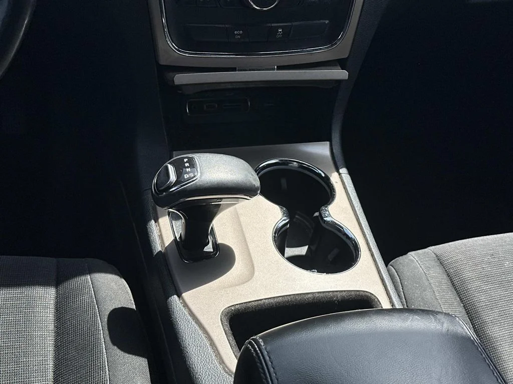 Used 2015 White/off-white Jeep Laredo image 21