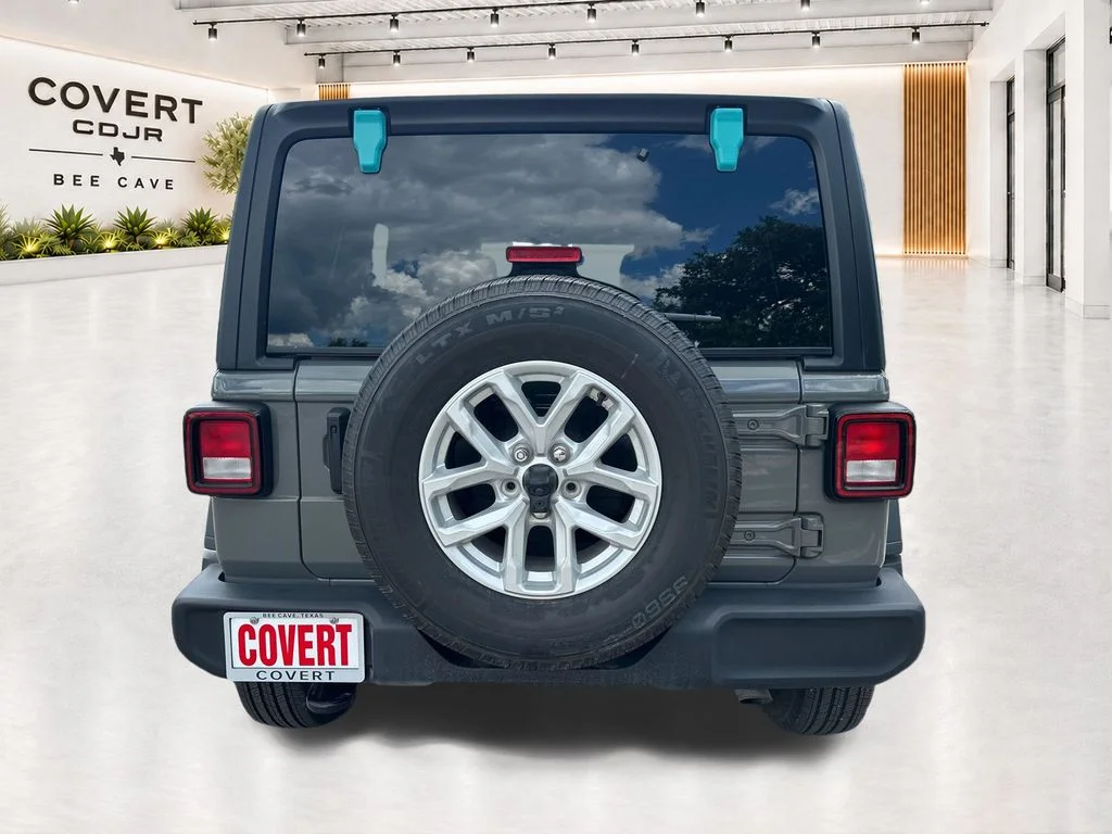 Used 2023 Gray Jeep Sport S image 10