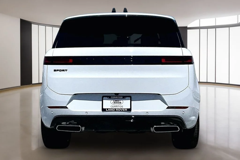 New 2026 Fuji White LAND ROVER Dynamic SE image 4
