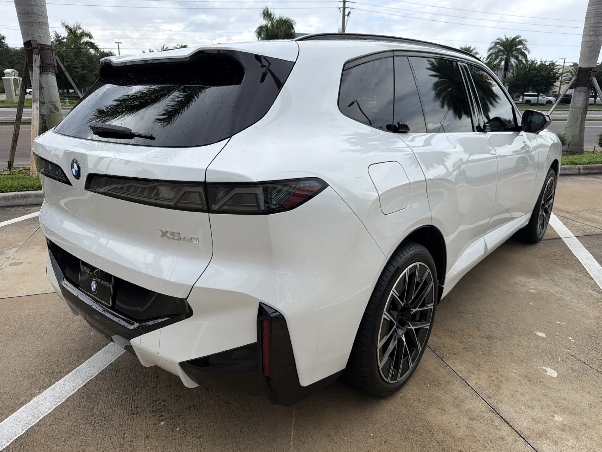 New 2027 Mineral White Metallic BMW  image 4