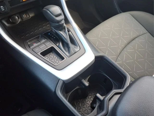 2024 Toyota RAV4 XLE - Photo 15