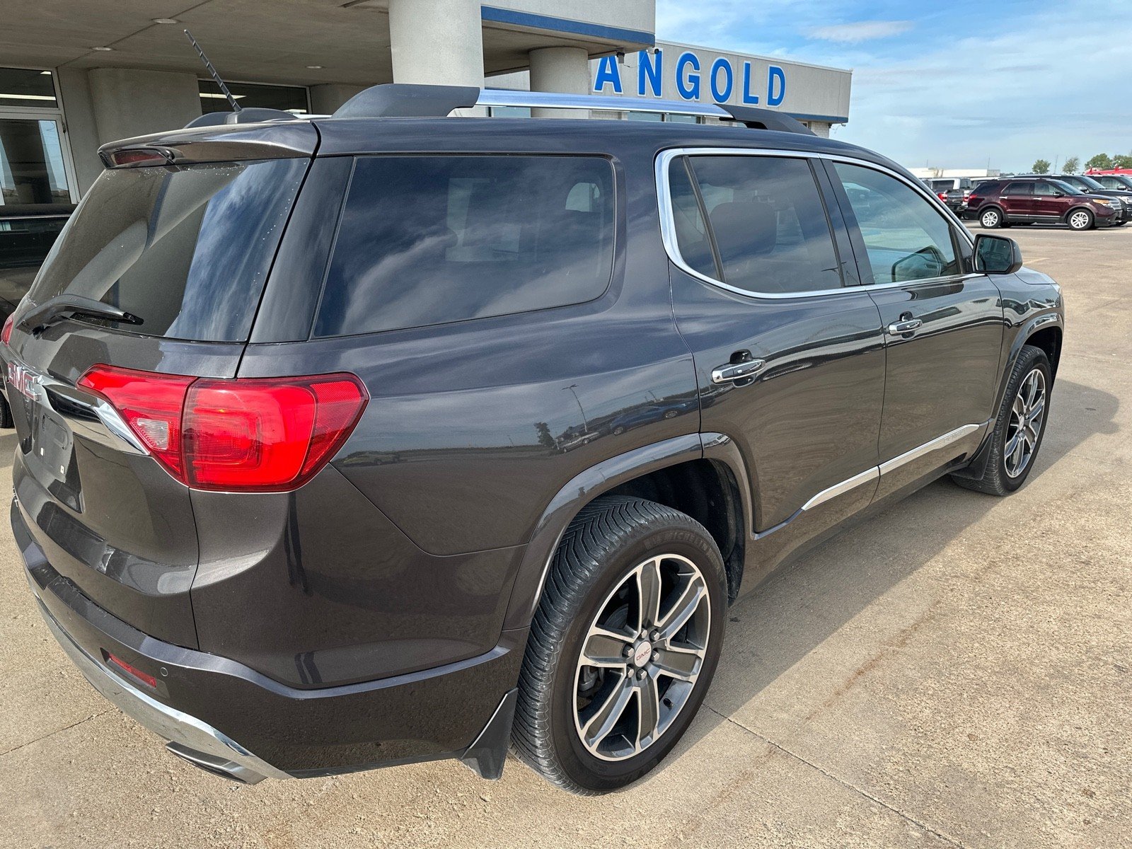 Used 2019 GMC Acadia Denali with VIN 1GKKNPLS6KZ149483 for sale in Eureka, IL