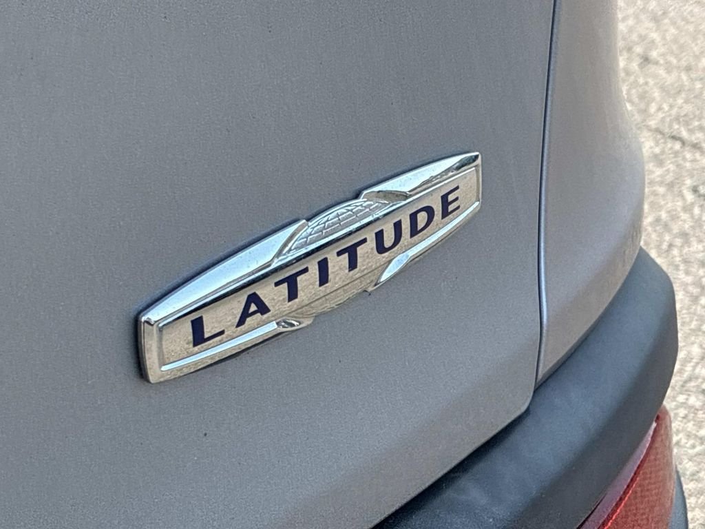 Used 2014 Silver Jeep Latitude image 11
