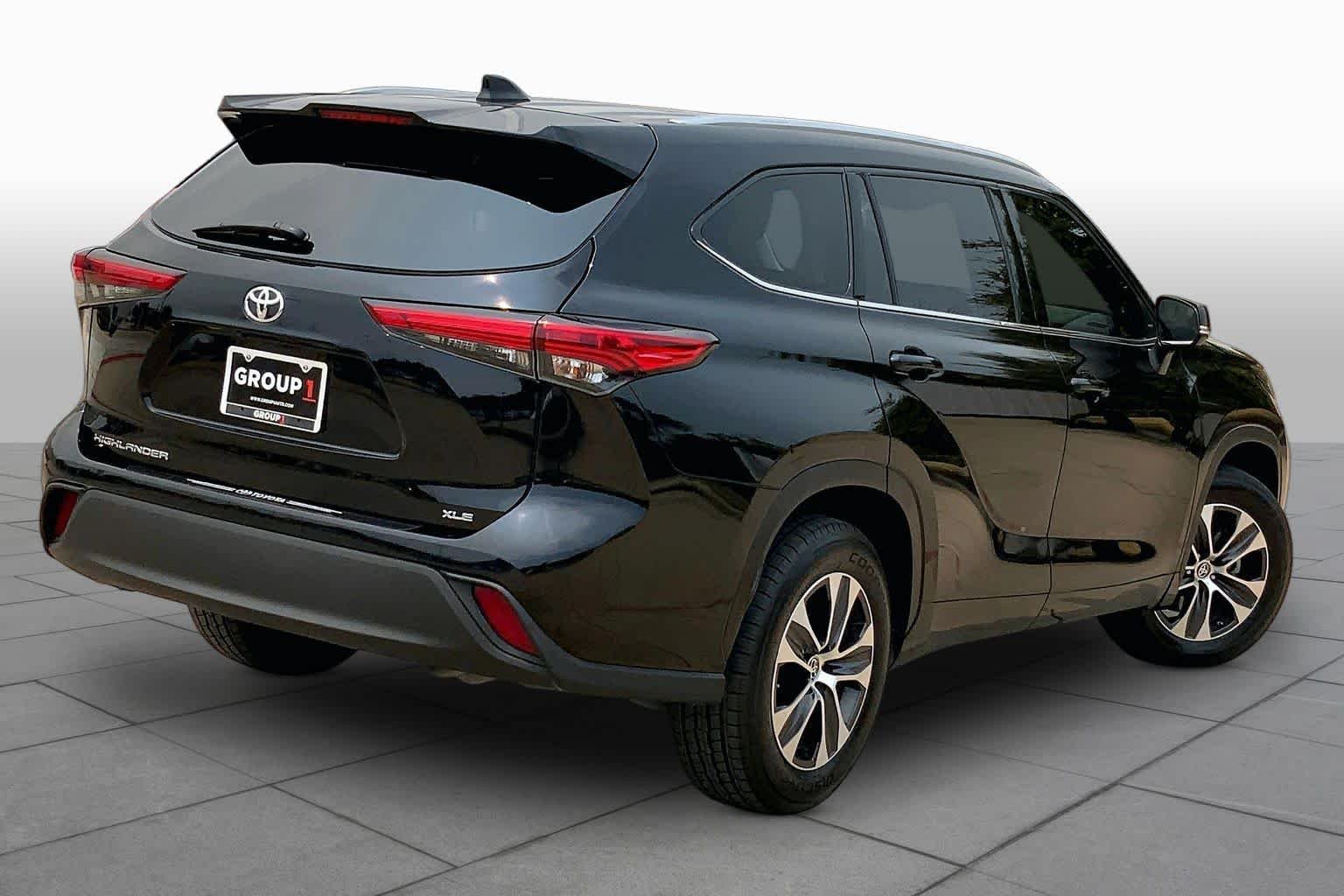 Used 2021 Midnight Black Metallic Toyota XLE image 13