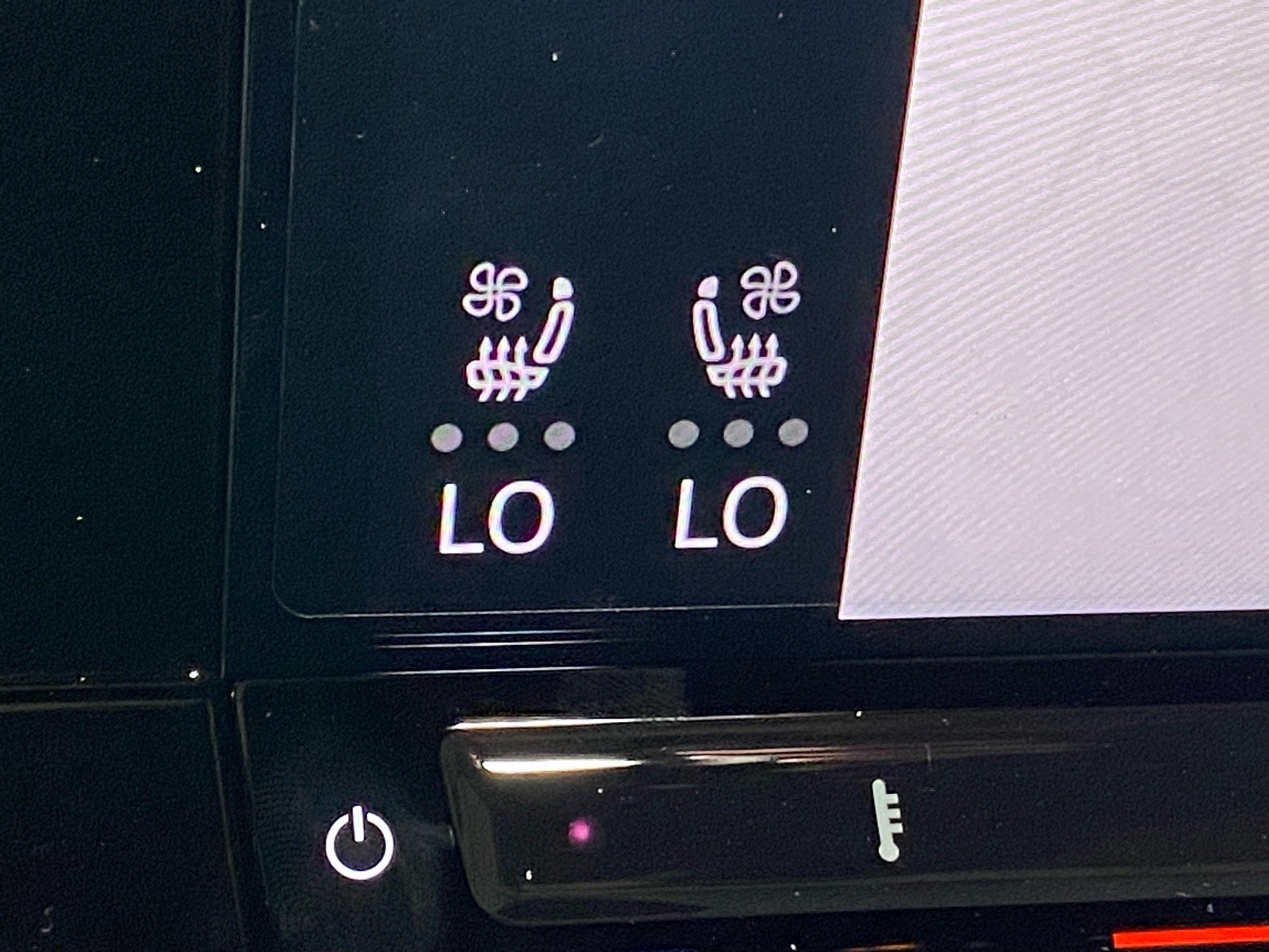 New 2026 White Volkswagen SE w/Technology image 9
