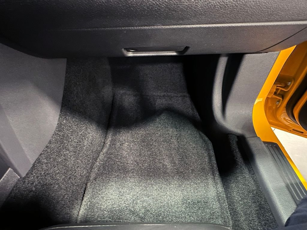 Used 2007 Orange Ford  image 60