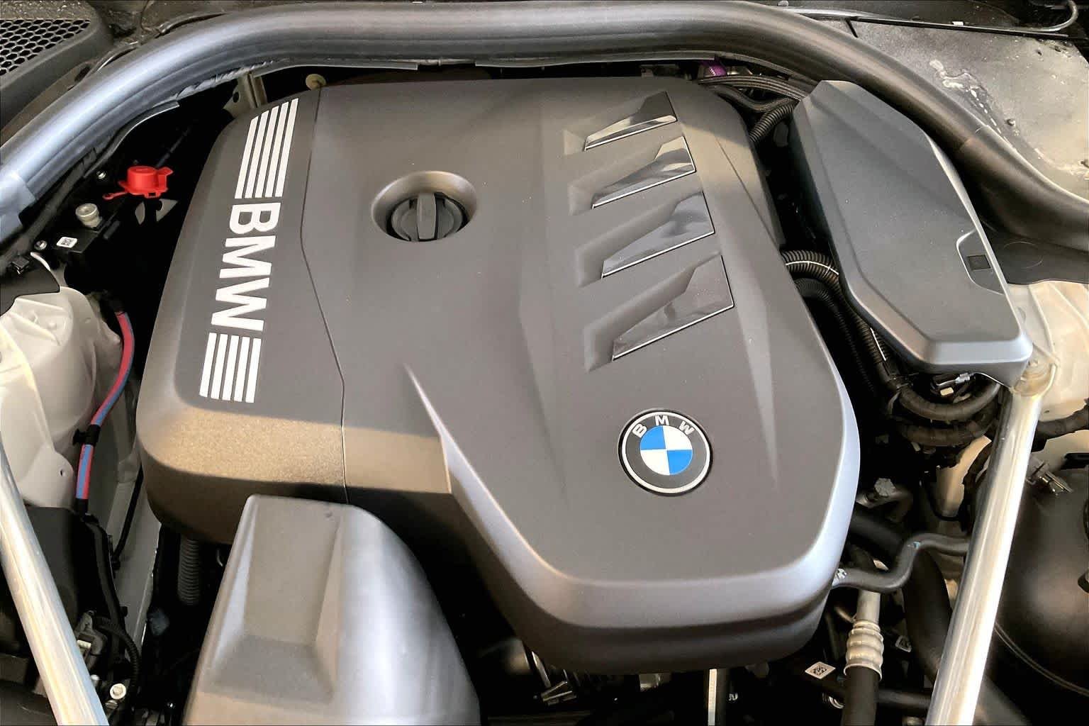 New 2027 Mineral White Metallic BMW 530i xDrive image 17