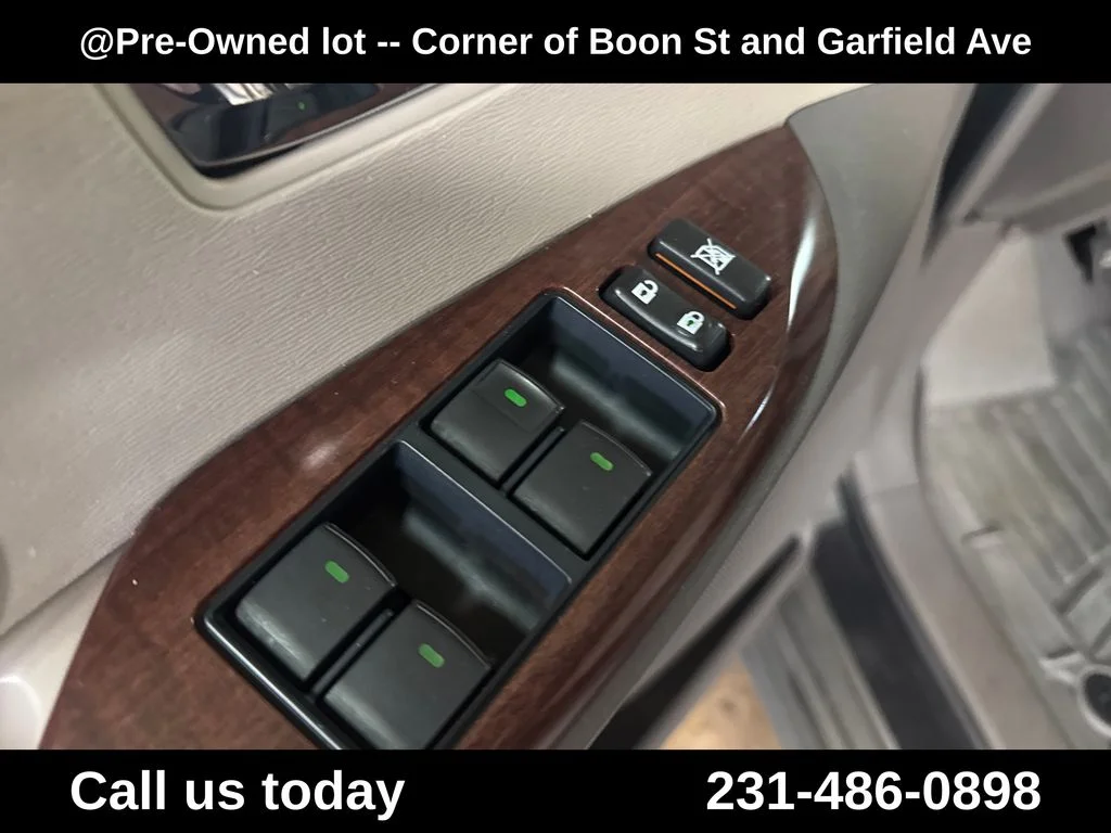Used 2013 Green Toyota XLE image 16
