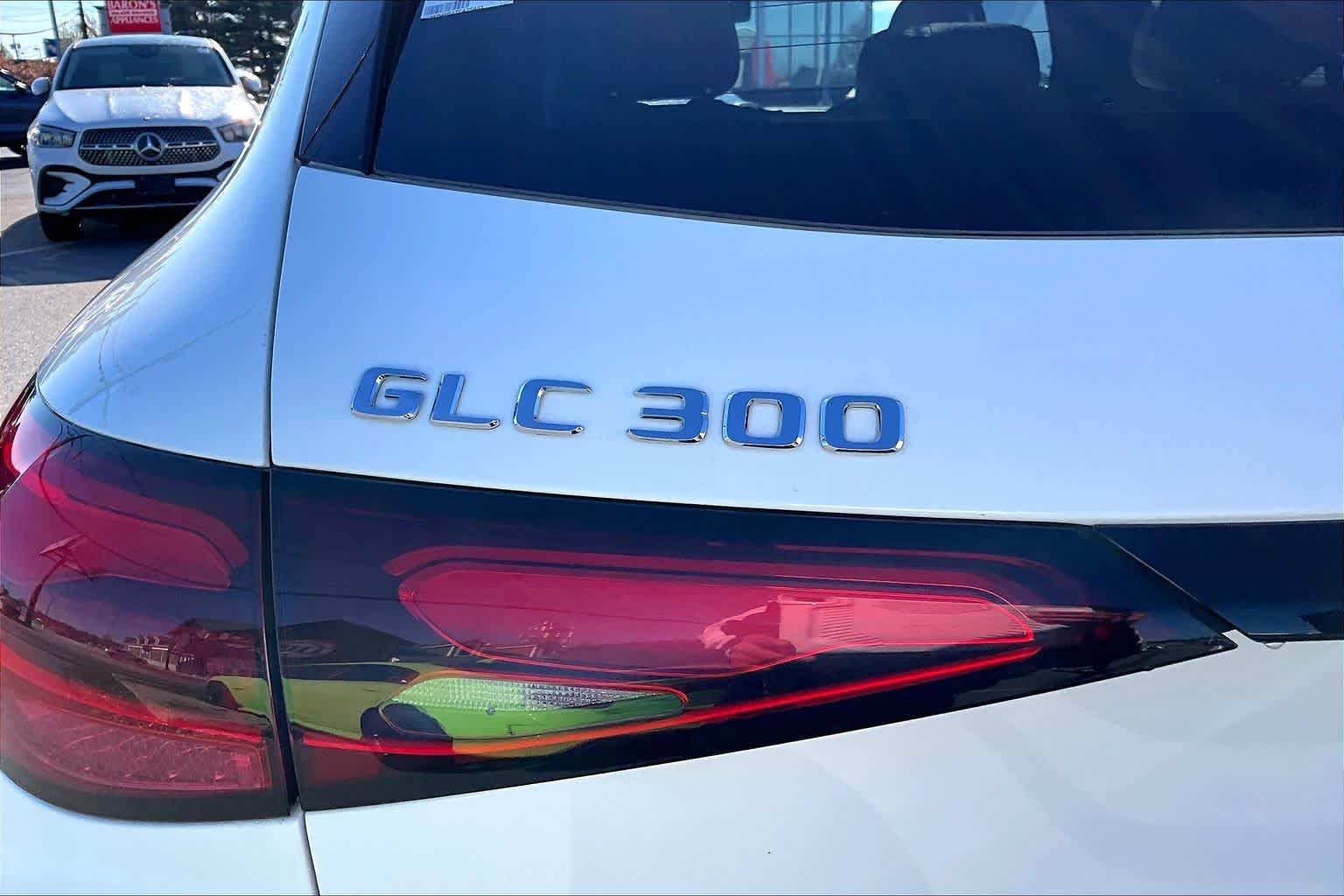 New 2026 Polar White Mercedes-Benz GLC 300 image 32