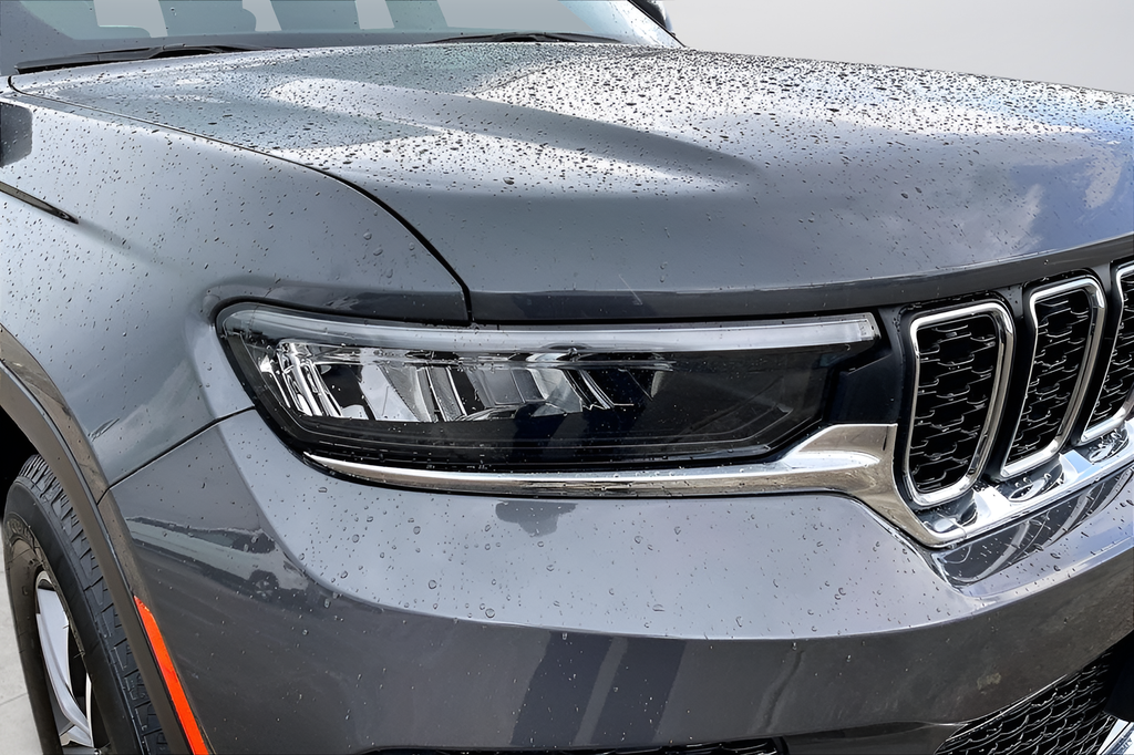 Used 2025 SELECT Jeep Laredo X image 33