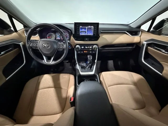 Used 2020 Black Toyota XLE image 14