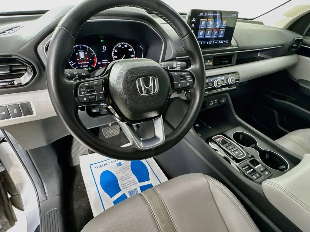 Certified Used 2025 Lunar Silver Metallic Honda EX-L image 14