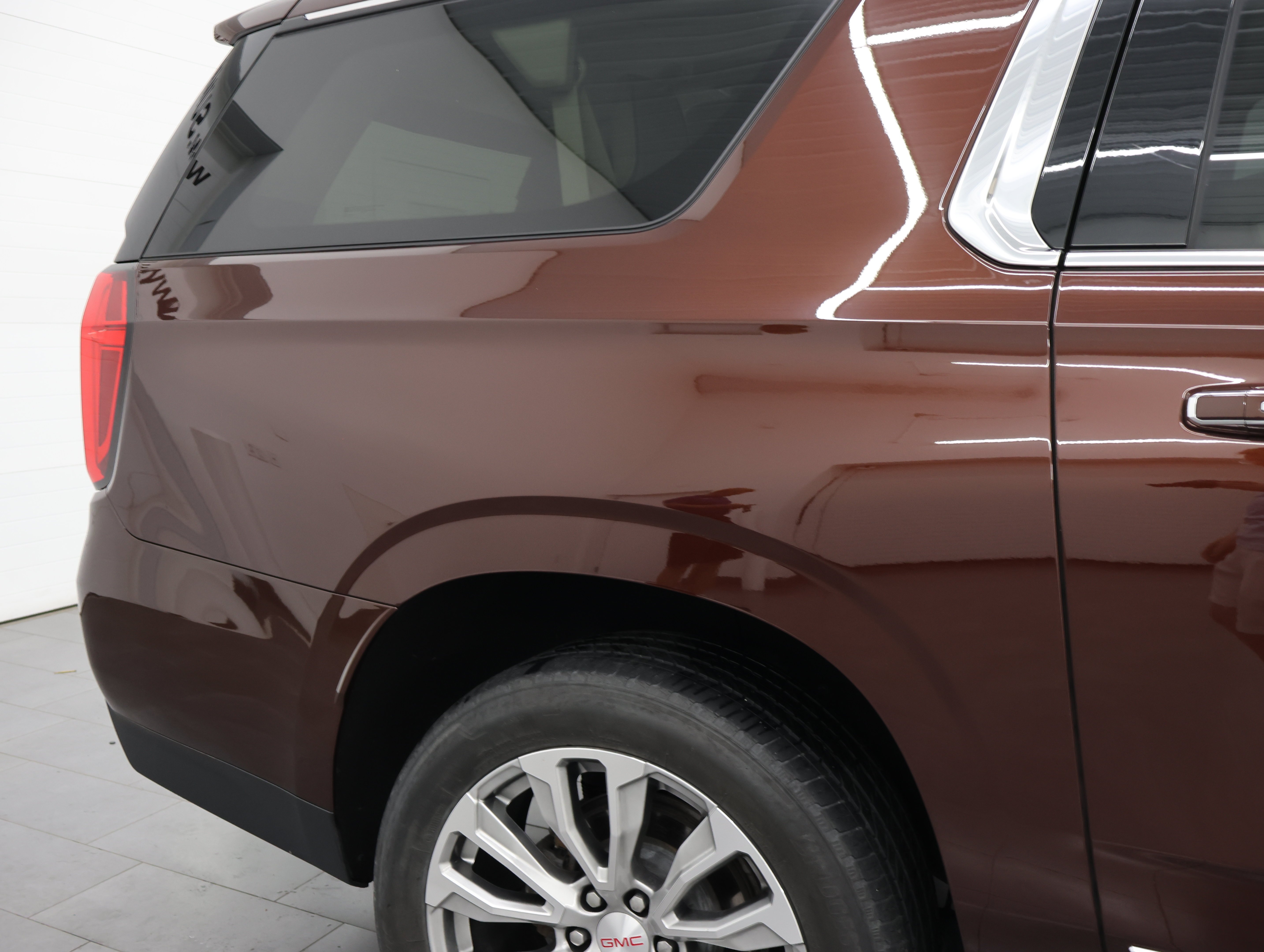 Used 2022 Redwood Metallic GMC Denali image 31
